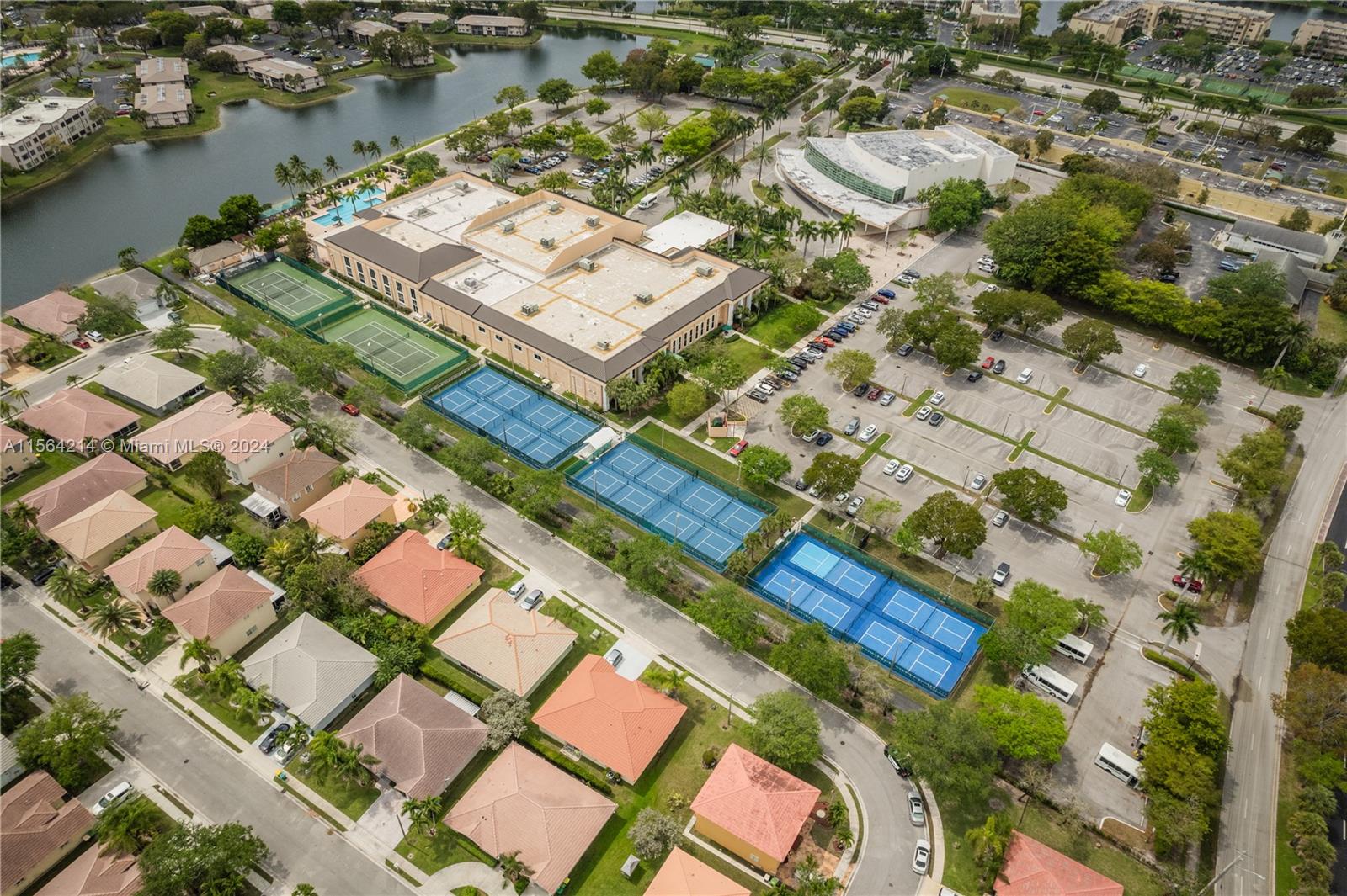 9925 Malvern Dr, Tamarac, Florida 33321, 2 Bedrooms Bedrooms, ,2 BathroomsBathrooms,Residential,For Sale,9925 Malvern Dr,A11564214