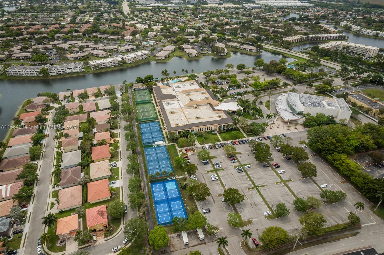 9925 Malvern Dr, Tamarac, Florida 33321, 2 Bedrooms Bedrooms, ,2 BathroomsBathrooms,Residential,For Sale,9925 Malvern Dr,A11564214