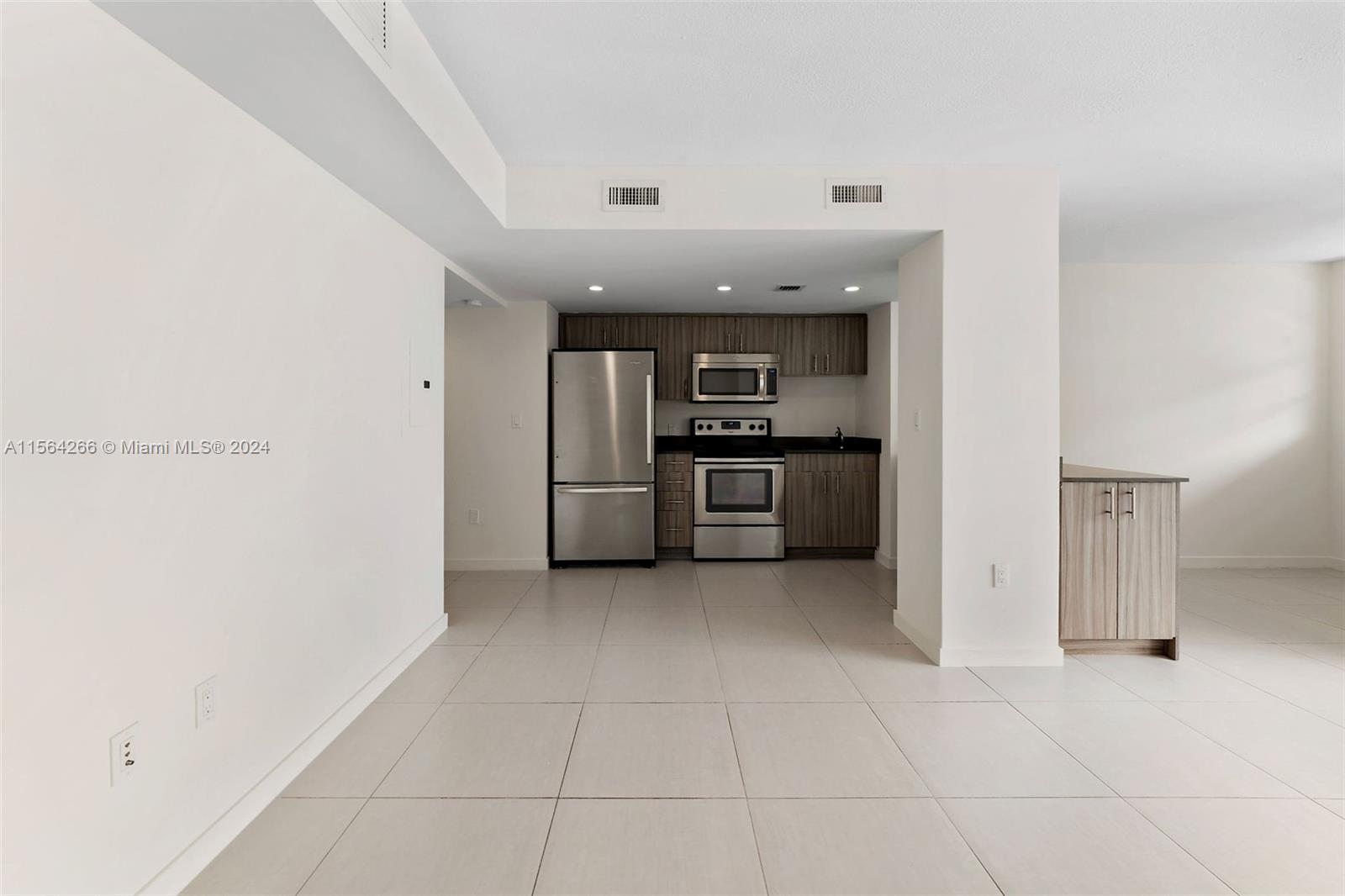 910 West Ave 0425, Miami Beach, Florida 33139, 1 Bedroom Bedrooms, ,1 BathroomBathrooms,Residentiallease,For Rent,910 West Ave 0425,A11564266