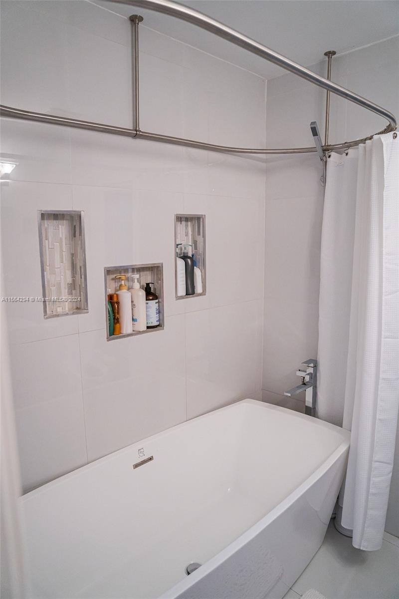 147 NW 87th St, El Portal, Florida 33150, 3 Bedrooms Bedrooms, ,2 BathroomsBathrooms,Residentiallease,For Rent,147 NW 87th St,A11564294