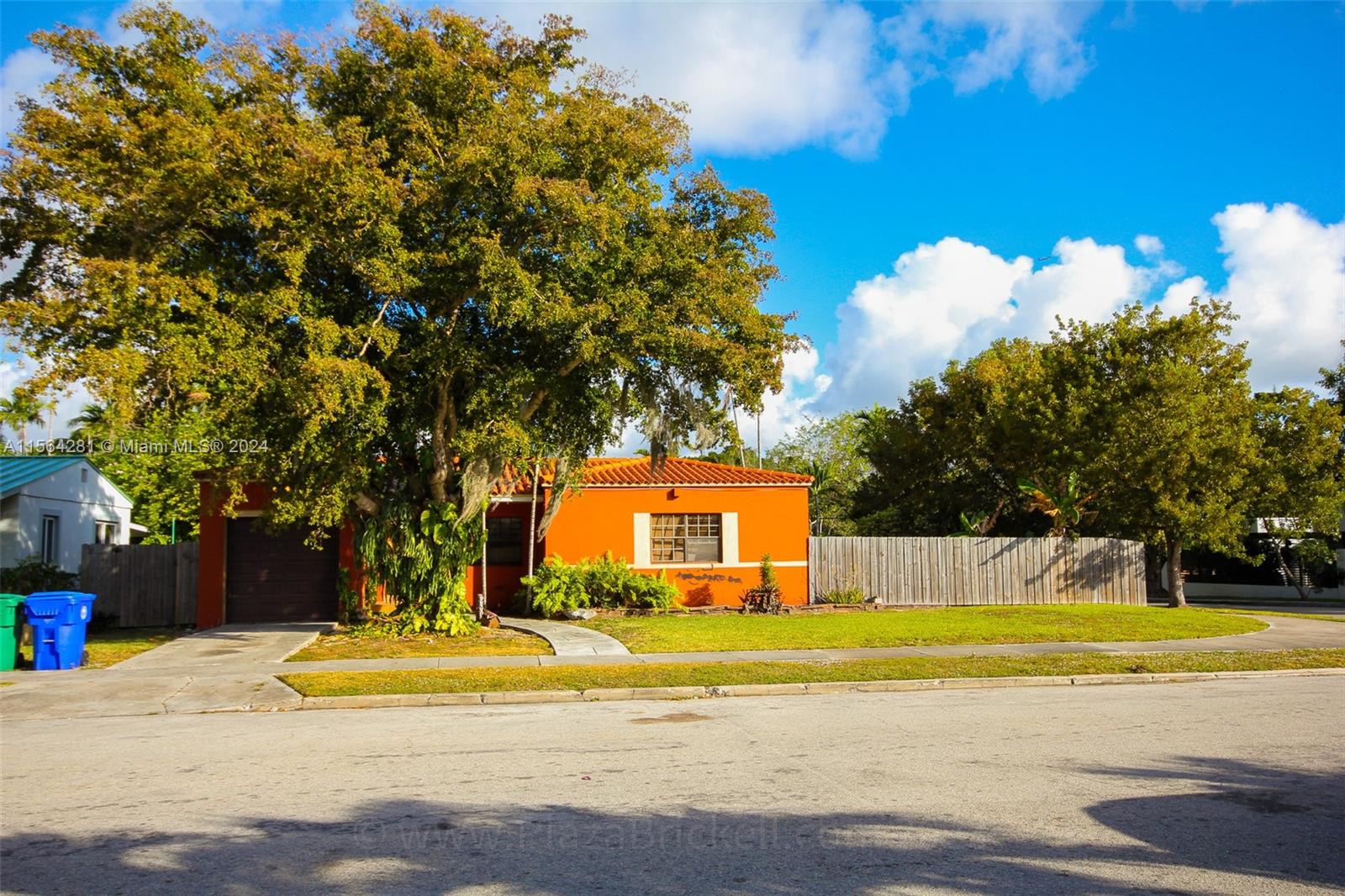 2301 SW 26th St  For Sale A11564281, FL