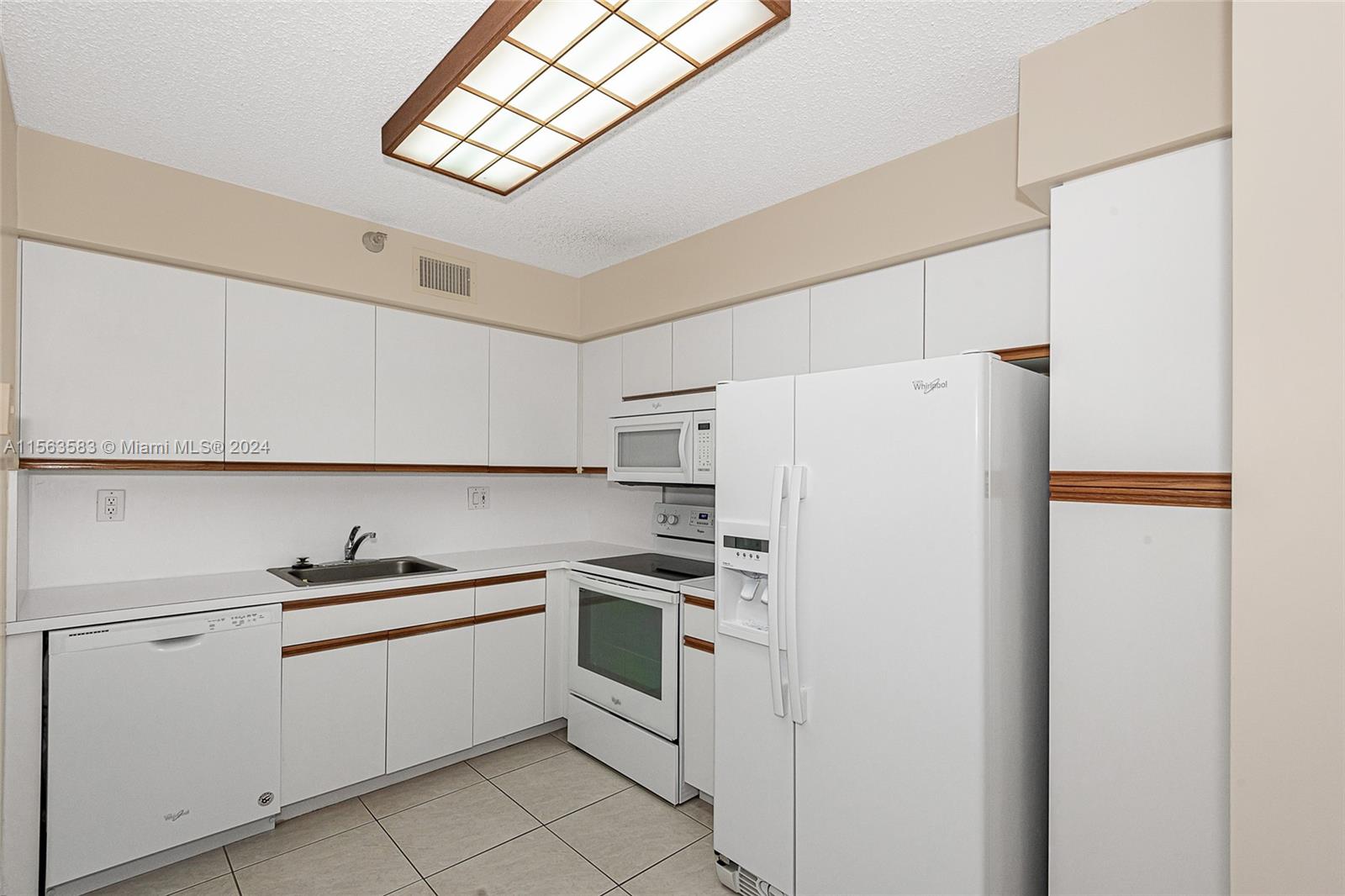 3400 NE 192nd St 910, Aventura, Florida 33180, 2 Bedrooms Bedrooms, ,2 BathroomsBathrooms,Residentiallease,For Rent,3400 NE 192nd St 910,A11563583