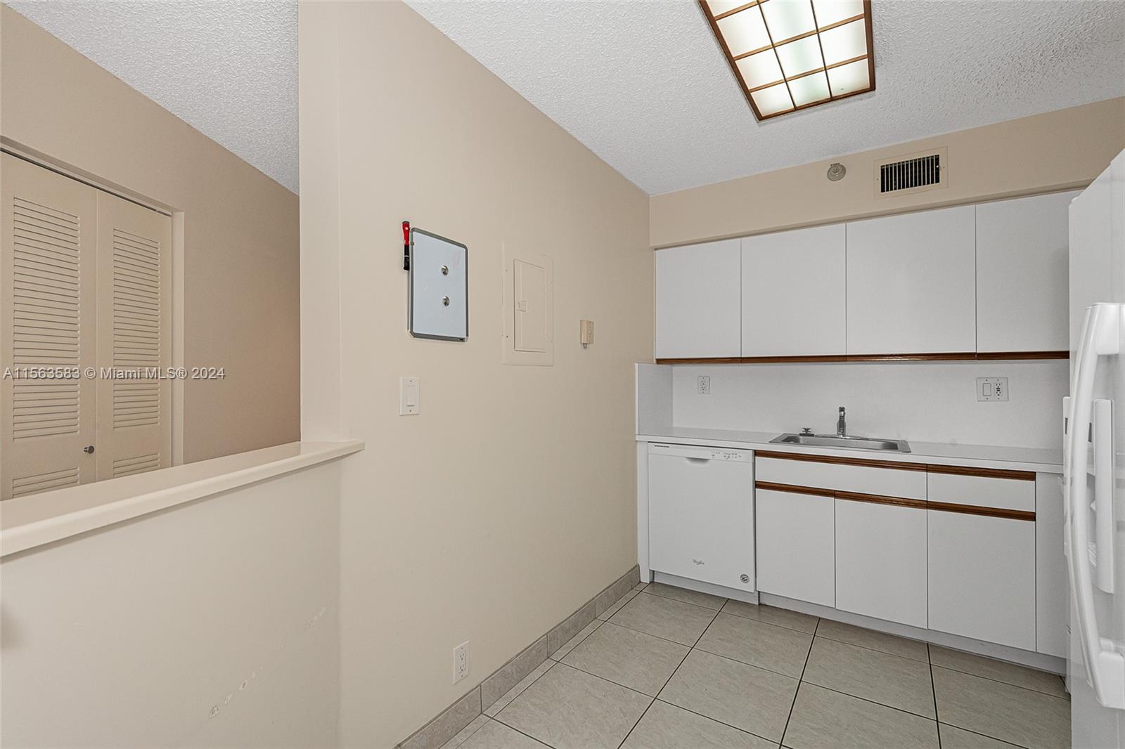 3400 NE 192nd St 910, Aventura, Florida 33180, 2 Bedrooms Bedrooms, ,2 BathroomsBathrooms,Residentiallease,For Rent,3400 NE 192nd St 910,A11563583