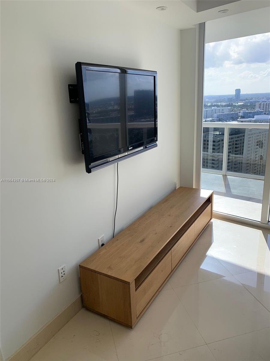 1800 S Ocean Dr 2809, Hallandale Beach, Florida 33009, 2 Bedrooms Bedrooms, ,2 BathroomsBathrooms,Residentiallease,For Rent,1800 S Ocean Dr 2809,A11564307