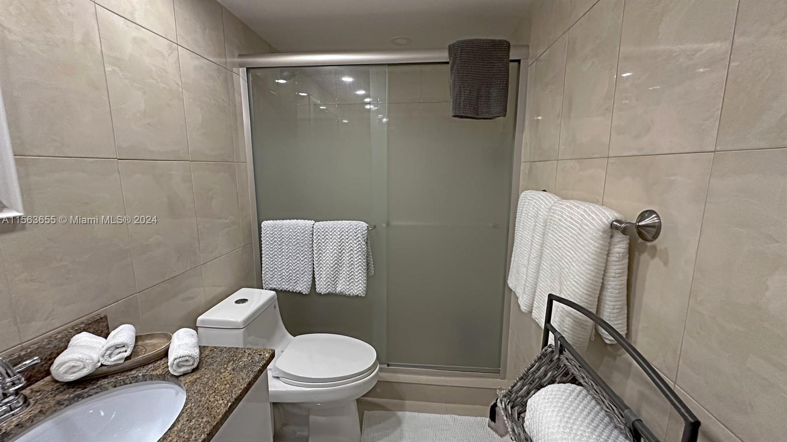 3180 S Ocean Dr 722, Hallandale Beach, Florida 33009, 1 Bedroom Bedrooms, ,1 BathroomBathrooms,Residential,For Sale,3180 S Ocean Dr 722,A11563655