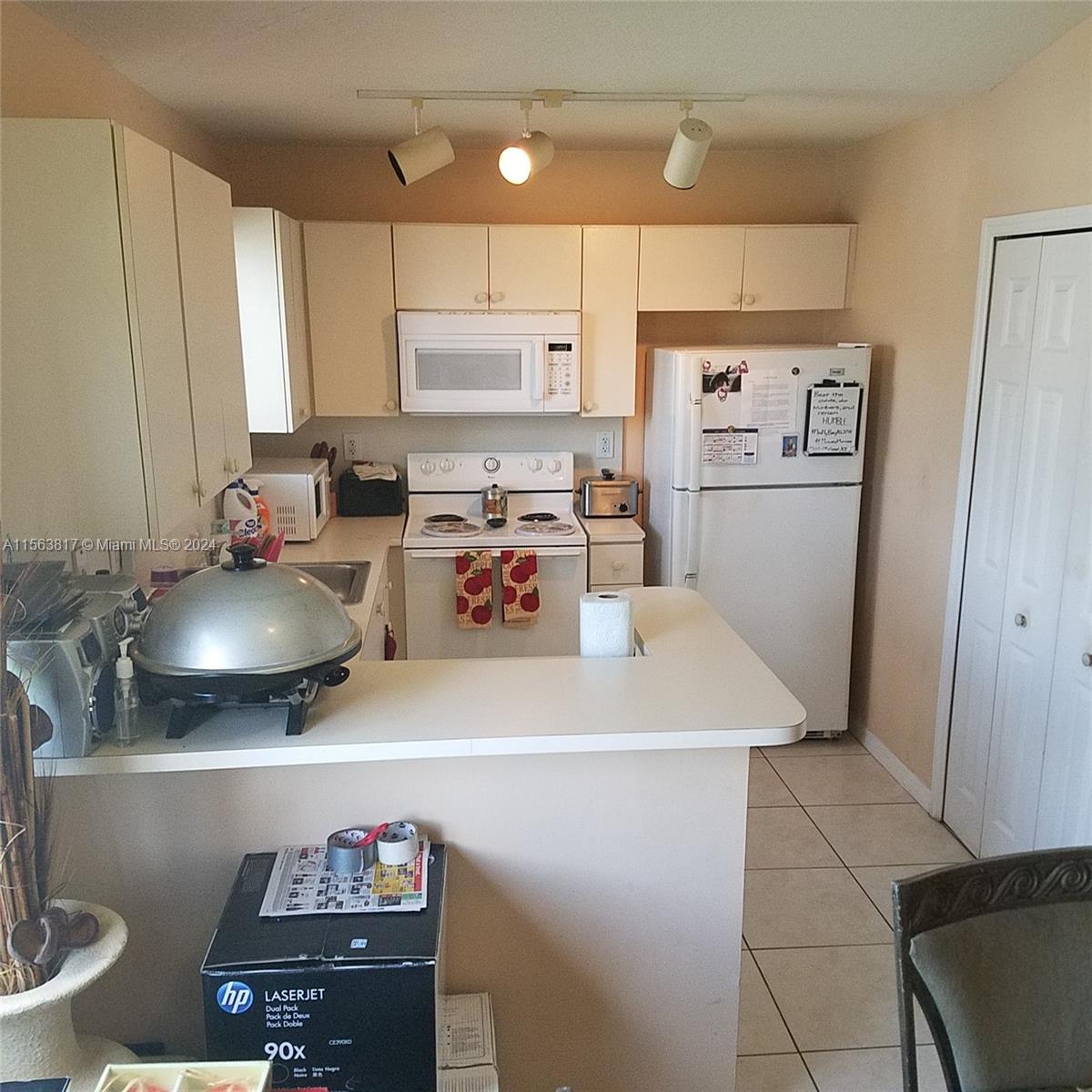 2600 SE 12th Pl 206, Homestead, Florida 33035, 3 Bedrooms Bedrooms, ,2 BathroomsBathrooms,Residentiallease,For Rent,2600 SE 12th Pl 206,A11563817