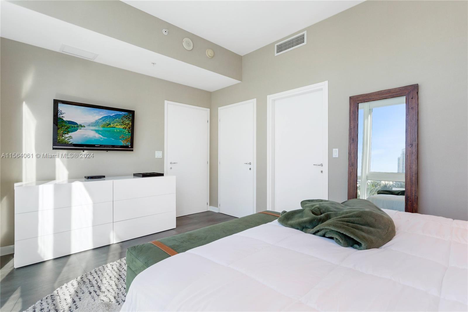 50 S Pointe Dr 609, Miami Beach, Florida 33139, 1 Bedroom Bedrooms, ,1 BathroomBathrooms,Residentiallease,For Rent,50 S Pointe Dr 609,A11564061