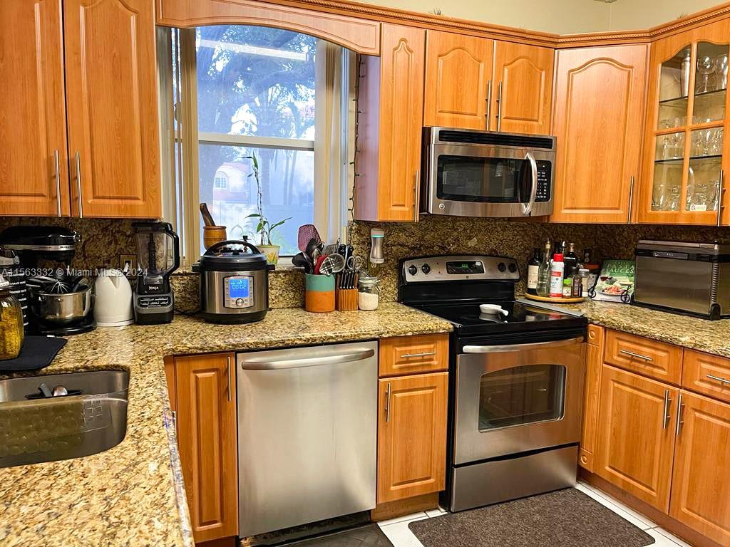 335 NW 152nd Ln, Pembroke Pines, Florida 33028, 3 Bedrooms Bedrooms, ,2 BathroomsBathrooms,Residentiallease,For Rent,335 NW 152nd Ln,A11563332