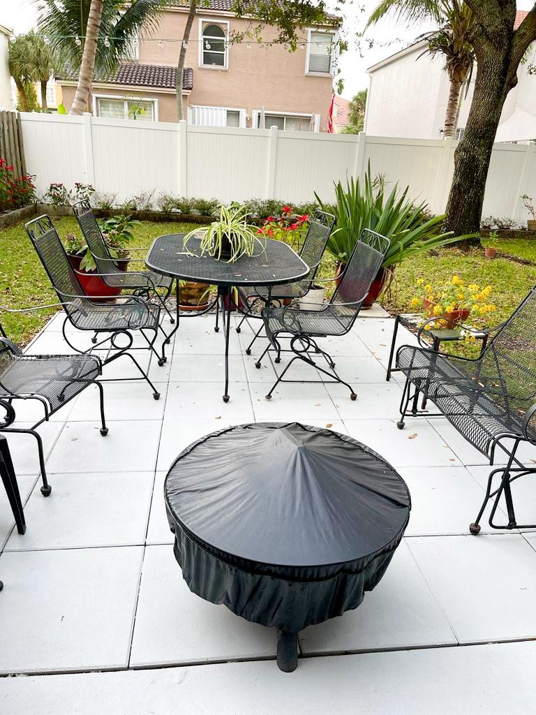 335 NW 152nd Ln, Pembroke Pines, Florida 33028, 3 Bedrooms Bedrooms, ,2 BathroomsBathrooms,Residentiallease,For Rent,335 NW 152nd Ln,A11563332
