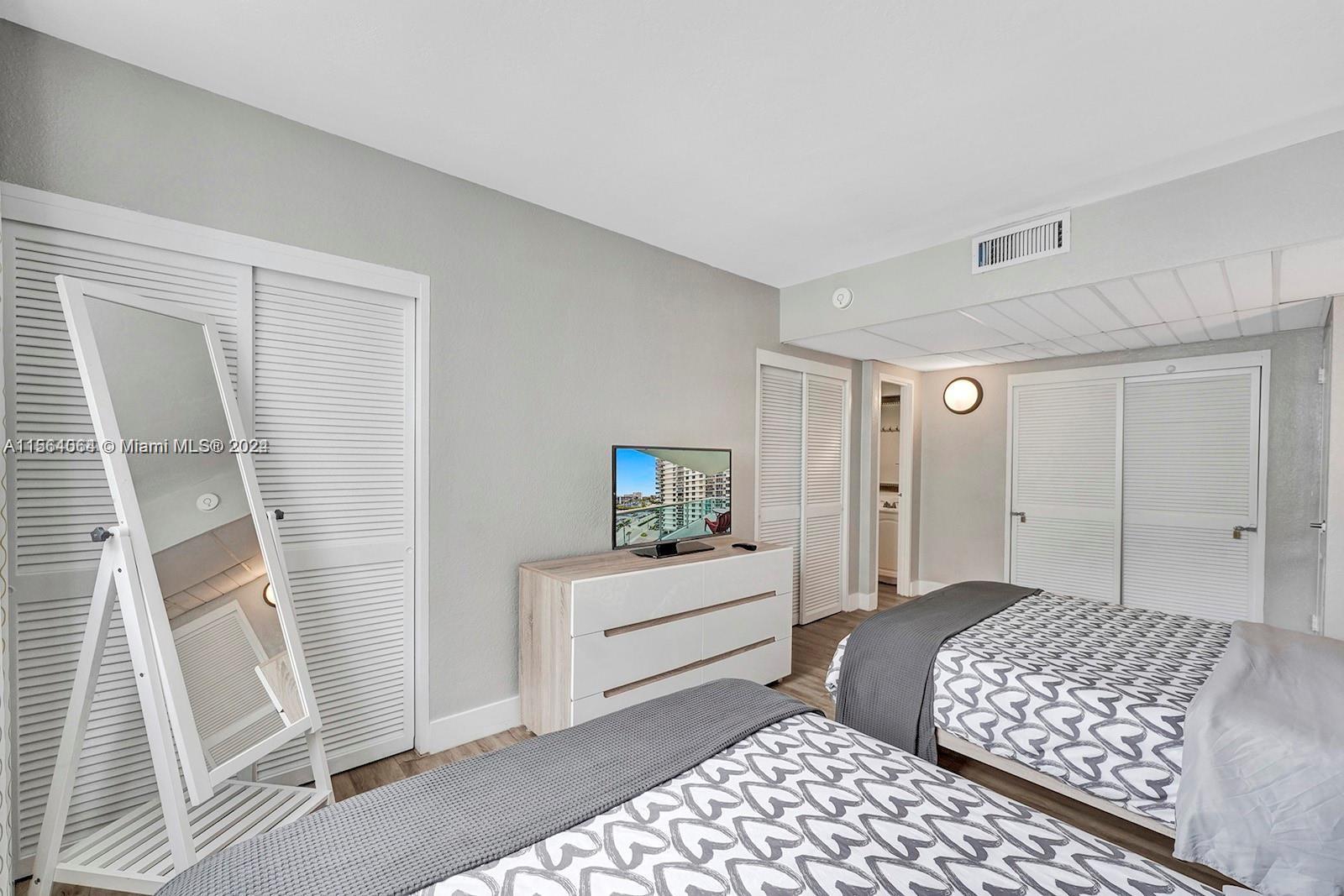 3801 S Ocean Dr 9W, Hollywood, Florida 33019, 2 Bedrooms Bedrooms, ,2 BathroomsBathrooms,Residential,For Sale,3801 S Ocean Dr 9W,A11564064