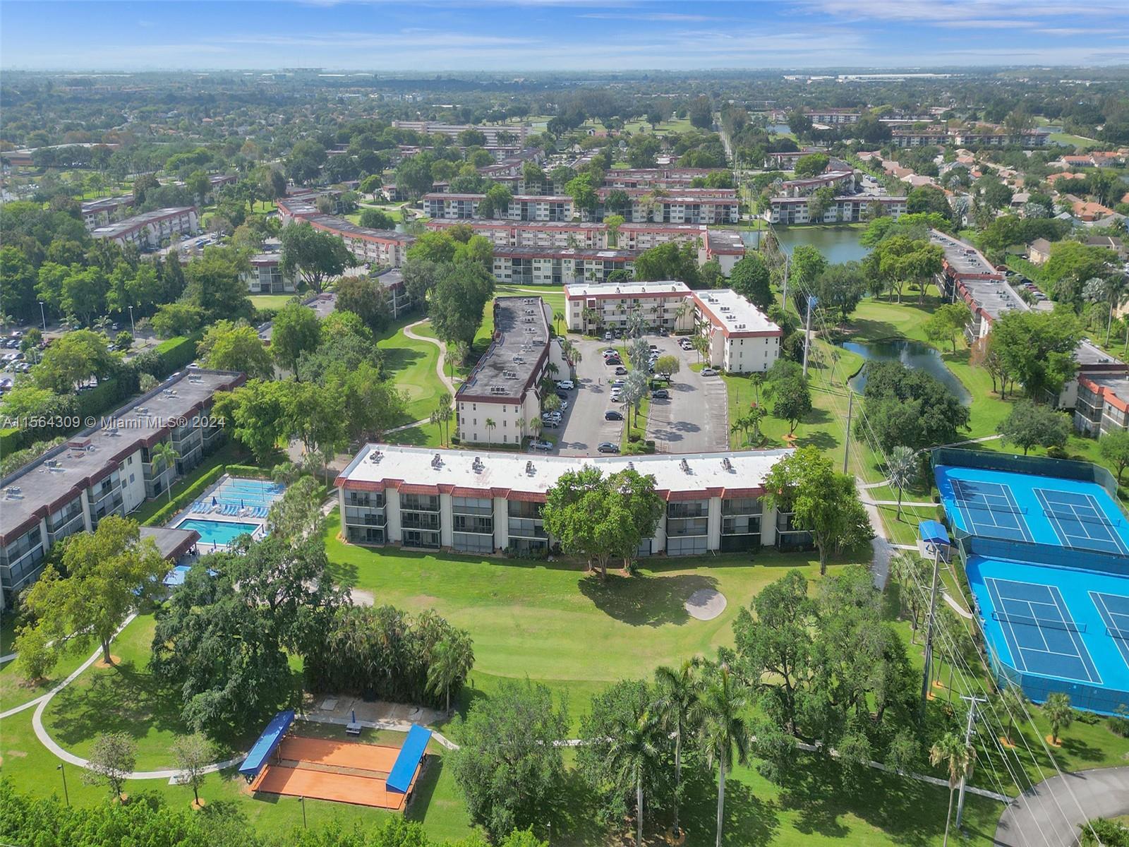 271 S Hollybrook Dr 202, Pembroke Pines, Florida 33025, 2 Bedrooms Bedrooms, ,2 BathroomsBathrooms,Residential,For Sale,271 S Hollybrook Dr 202,A11564309