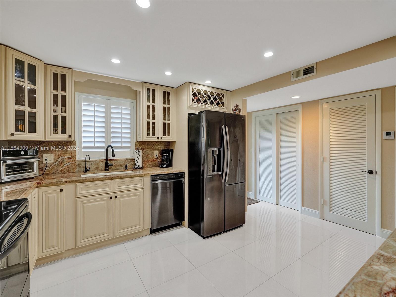 271 S Hollybrook Dr 202, Pembroke Pines, Florida 33025, 2 Bedrooms Bedrooms, ,2 BathroomsBathrooms,Residential,For Sale,271 S Hollybrook Dr 202,A11564309