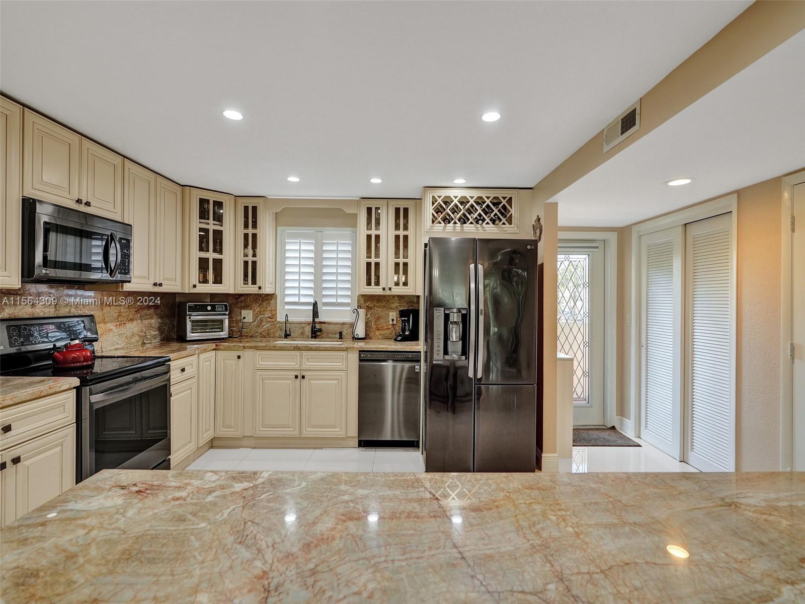 271 S Hollybrook Dr 202, Pembroke Pines, Florida 33025, 2 Bedrooms Bedrooms, ,2 BathroomsBathrooms,Residential,For Sale,271 S Hollybrook Dr 202,A11564309