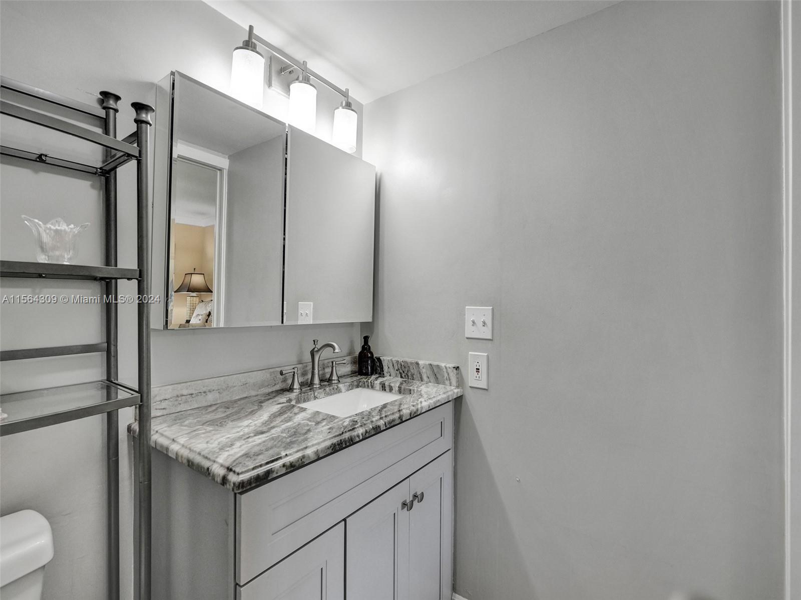 271 S Hollybrook Dr 202, Pembroke Pines, Florida 33025, 2 Bedrooms Bedrooms, ,2 BathroomsBathrooms,Residential,For Sale,271 S Hollybrook Dr 202,A11564309