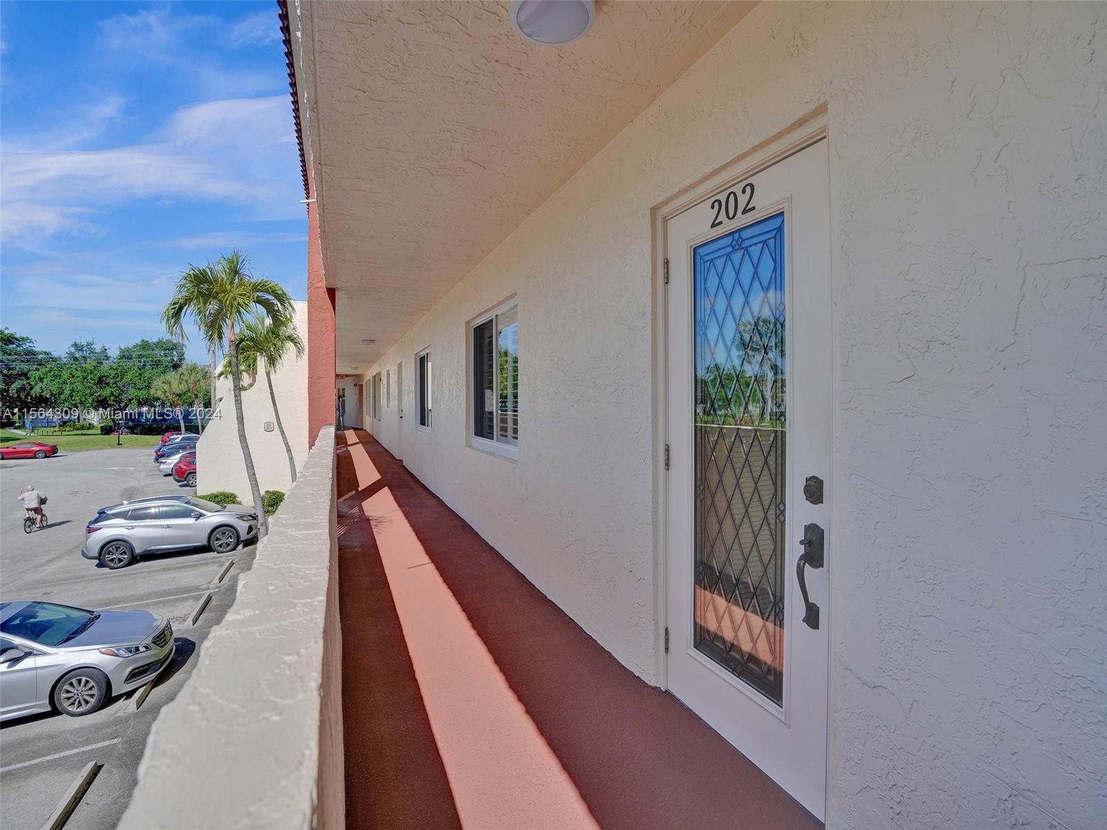 271 S Hollybrook Dr 202, Pembroke Pines, Florida 33025, 2 Bedrooms Bedrooms, ,2 BathroomsBathrooms,Residential,For Sale,271 S Hollybrook Dr 202,A11564309