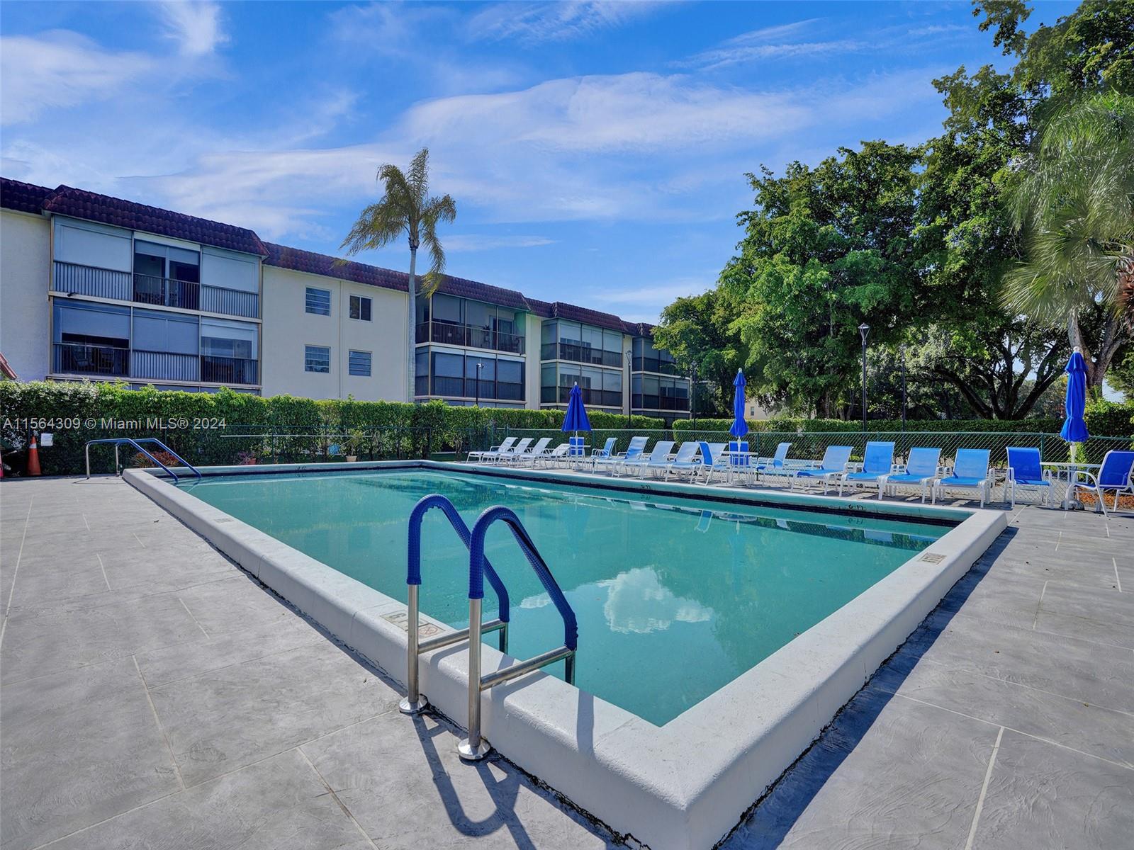 271 S Hollybrook Dr 202, Pembroke Pines, Florida 33025, 2 Bedrooms Bedrooms, ,2 BathroomsBathrooms,Residential,For Sale,271 S Hollybrook Dr 202,A11564309