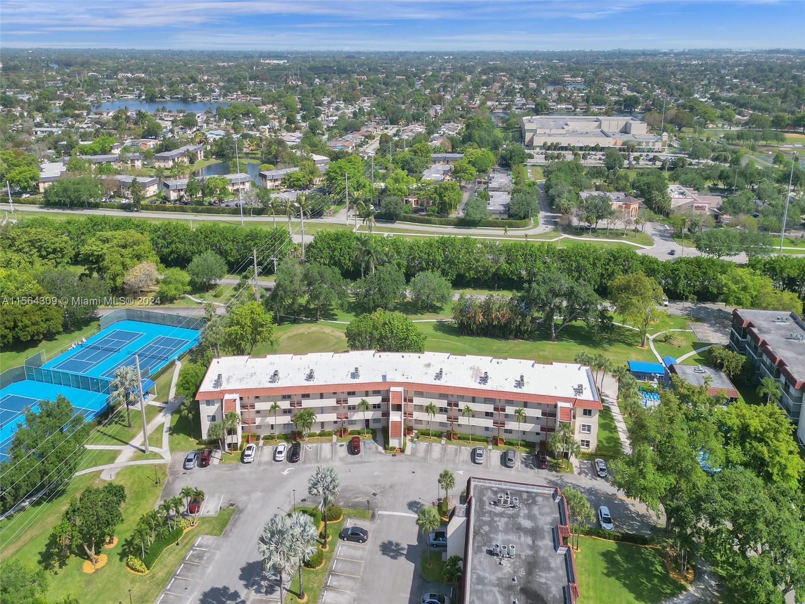 271 S Hollybrook Dr 202, Pembroke Pines, Florida 33025, 2 Bedrooms Bedrooms, ,2 BathroomsBathrooms,Residential,For Sale,271 S Hollybrook Dr 202,A11564309