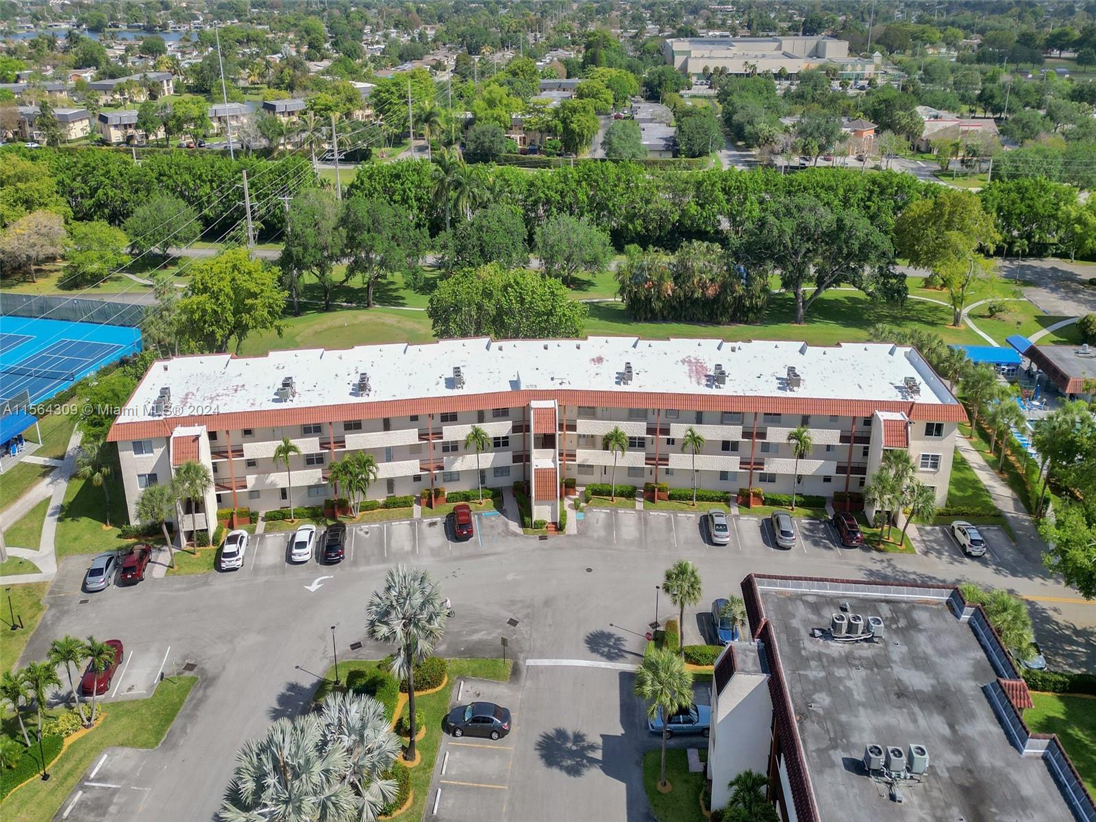 271 S Hollybrook Dr 202, Pembroke Pines, Florida 33025, 2 Bedrooms Bedrooms, ,2 BathroomsBathrooms,Residential,For Sale,271 S Hollybrook Dr 202,A11564309