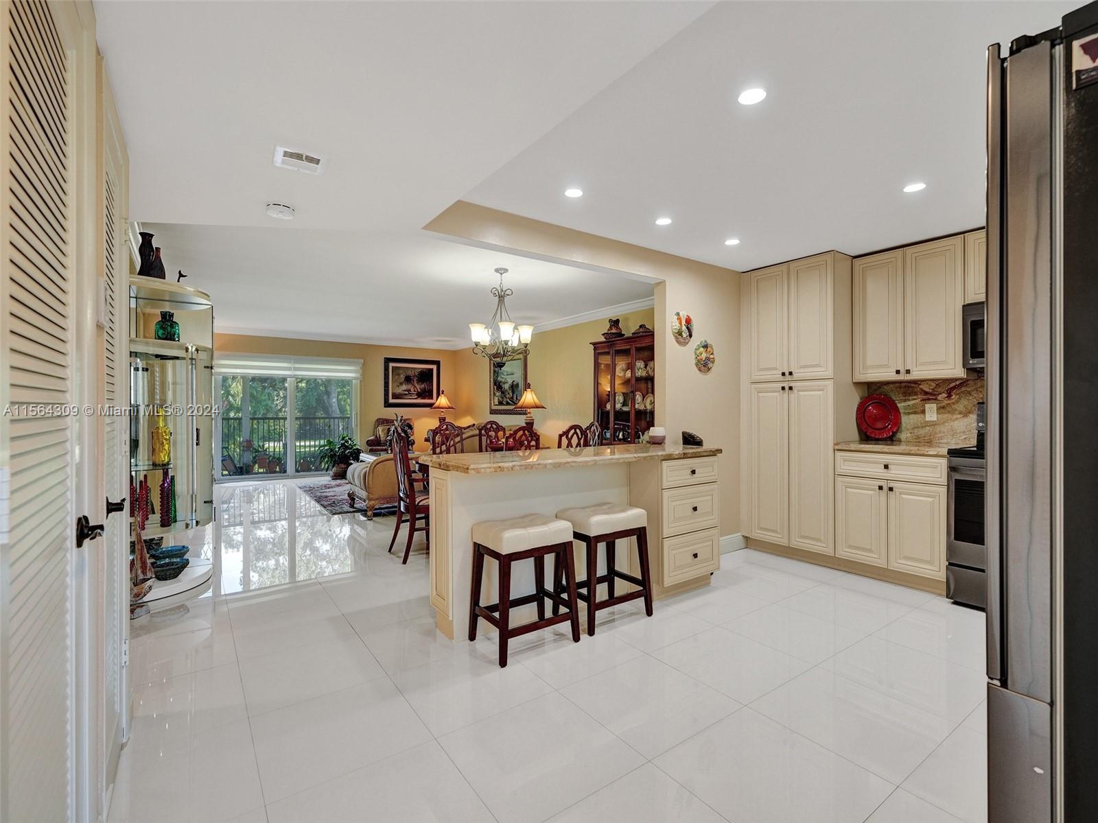 271 S Hollybrook Dr 202, Pembroke Pines, Florida 33025, 2 Bedrooms Bedrooms, ,2 BathroomsBathrooms,Residential,For Sale,271 S Hollybrook Dr 202,A11564309