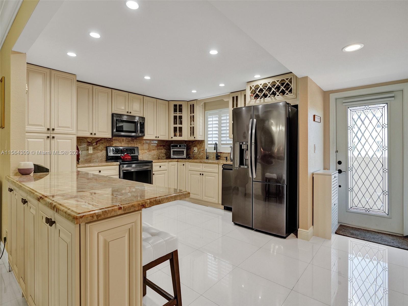 271 S Hollybrook Dr 202, Pembroke Pines, Florida 33025, 2 Bedrooms Bedrooms, ,2 BathroomsBathrooms,Residential,For Sale,271 S Hollybrook Dr 202,A11564309