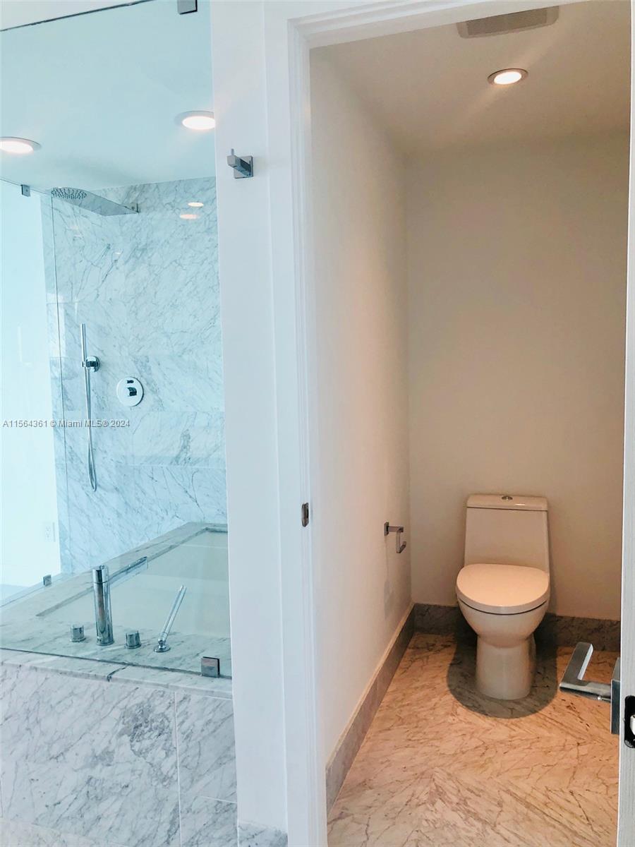3131 NE 7TH AVENUE 1705, Miami, Florida 33137, 2 Bedrooms Bedrooms, ,2 BathroomsBathrooms,Residentiallease,For Rent,3131 NE 7TH AVENUE 1705,A11564361