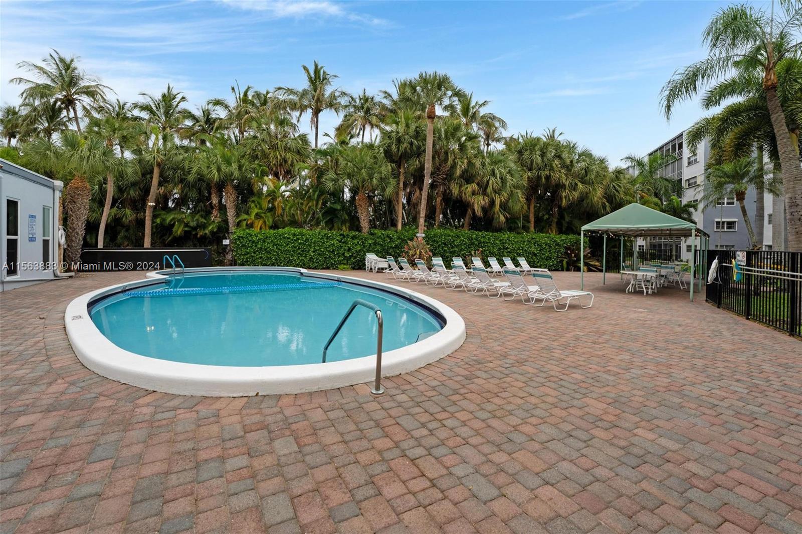 1000 NE 14th Ave 602, Hallandale Beach, Florida 33009, 2 Bedrooms Bedrooms, ,2 BathroomsBathrooms,Residential,For Sale,1000 NE 14th Ave 602,A11563883