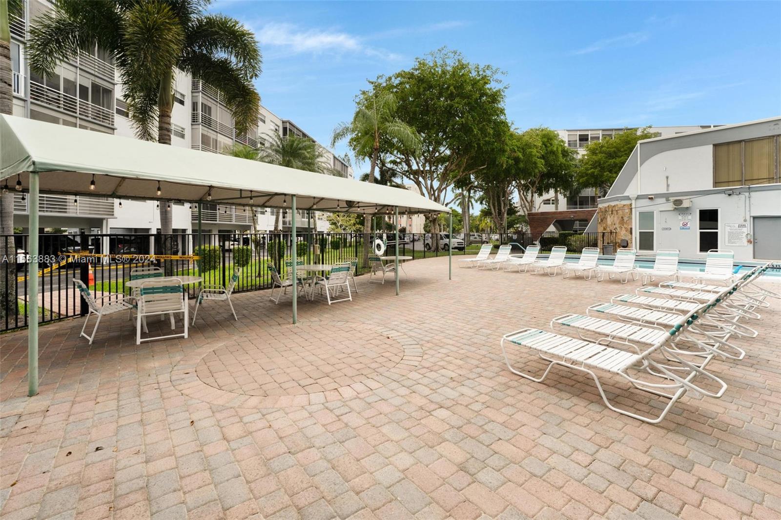 1000 NE 14th Ave 602, Hallandale Beach, Florida 33009, 2 Bedrooms Bedrooms, ,2 BathroomsBathrooms,Residential,For Sale,1000 NE 14th Ave 602,A11563883