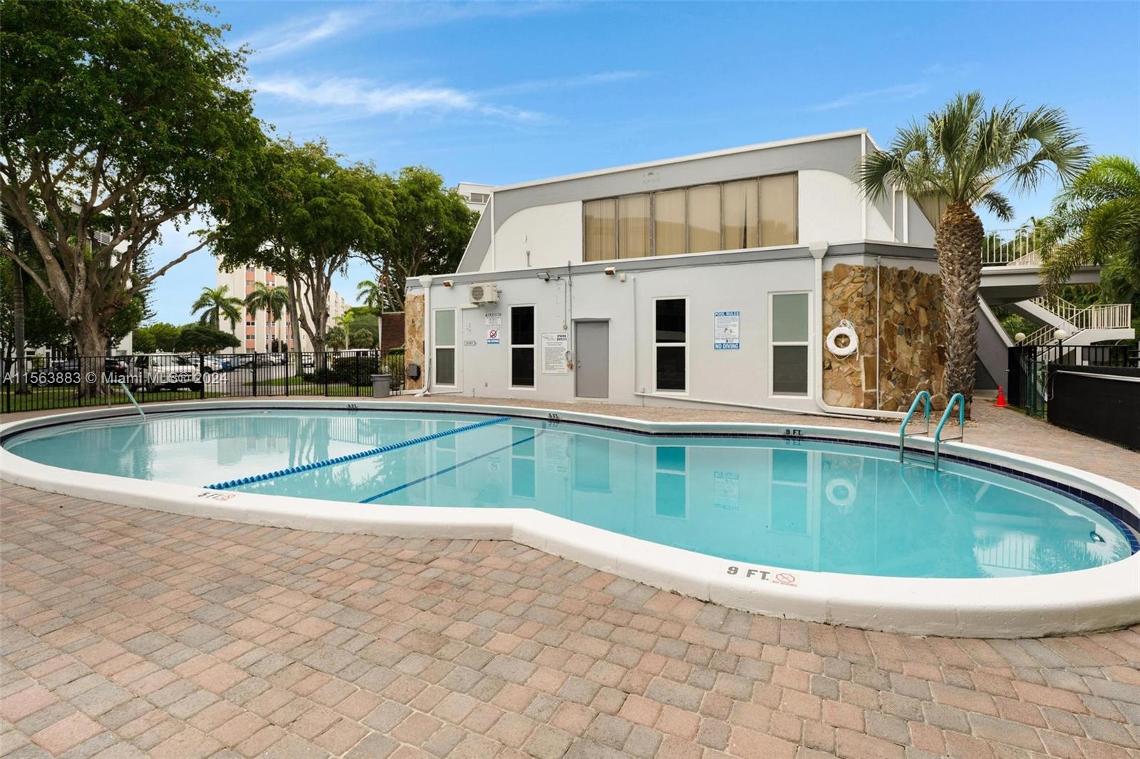 1000 NE 14th Ave 602, Hallandale Beach, Florida 33009, 2 Bedrooms Bedrooms, ,2 BathroomsBathrooms,Residential,For Sale,1000 NE 14th Ave 602,A11563883