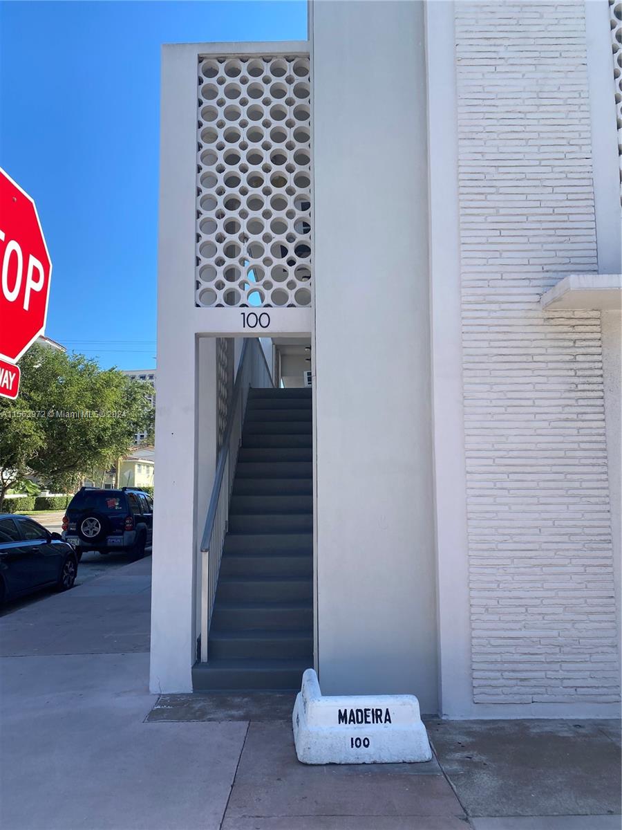100 Madeira Ave 5, Coral Gables, Florida 33134, ,1 BathroomBathrooms,Residentiallease,For Rent,100 Madeira Ave 5,A11563972