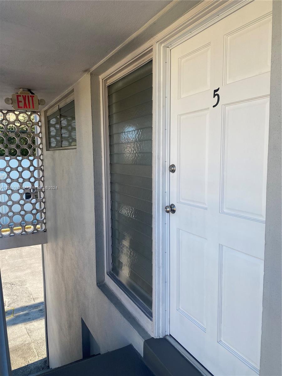 100 Madeira Ave 5, Coral Gables, Florida 33134, ,1 BathroomBathrooms,Residentiallease,For Rent,100 Madeira Ave 5,A11563972