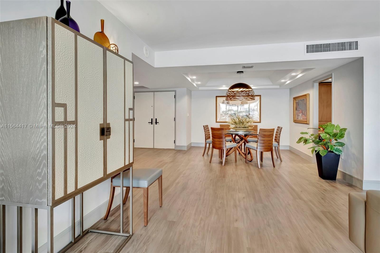 2 Grove Isle Dr B1106, Miami, Florida 33133, 2 Bedrooms Bedrooms, 6 Rooms Rooms,2 BathroomsBathrooms,Residential,For Sale,2 Grove Isle Dr B1106,A11564417