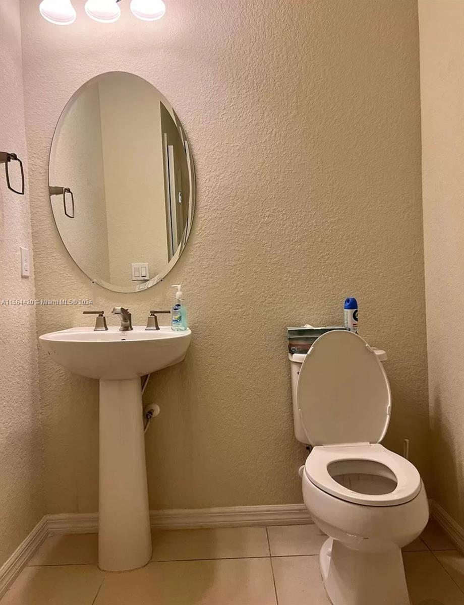 Hollywood, Florida 33021, 5 Bedrooms Bedrooms, ,3 BathroomsBathrooms,Residentiallease,For Rent,A11564420