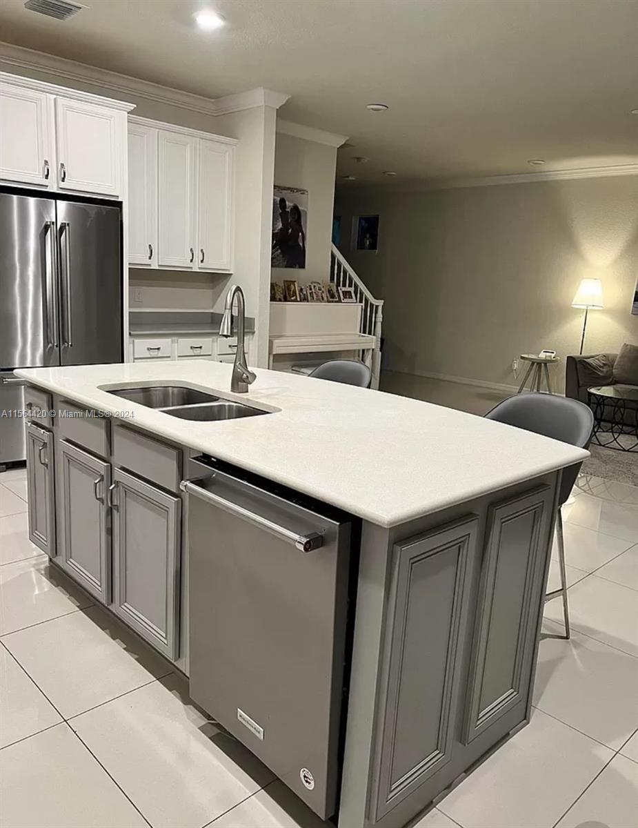 Hollywood, Florida 33021, 5 Bedrooms Bedrooms, ,3 BathroomsBathrooms,Residentiallease,For Rent,A11564420