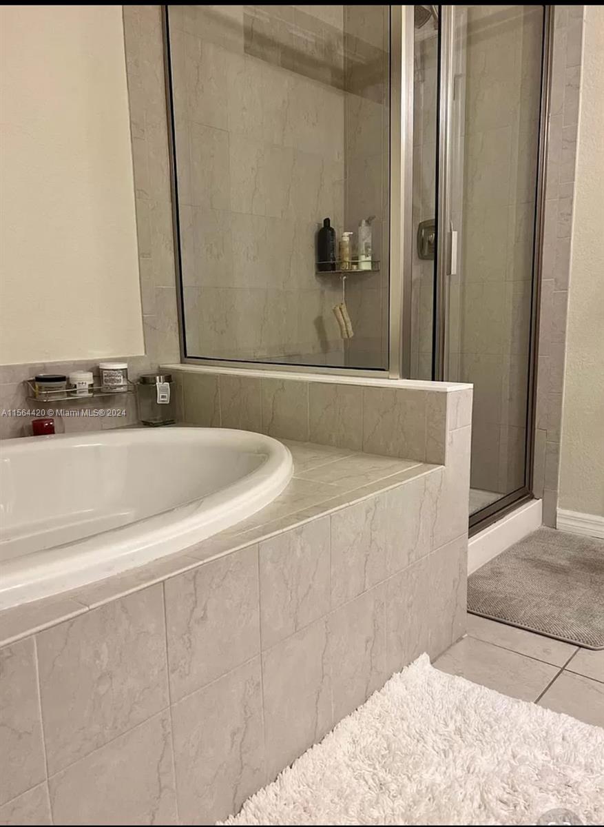 Hollywood, Florida 33021, 5 Bedrooms Bedrooms, ,3 BathroomsBathrooms,Residentiallease,For Rent,A11564420