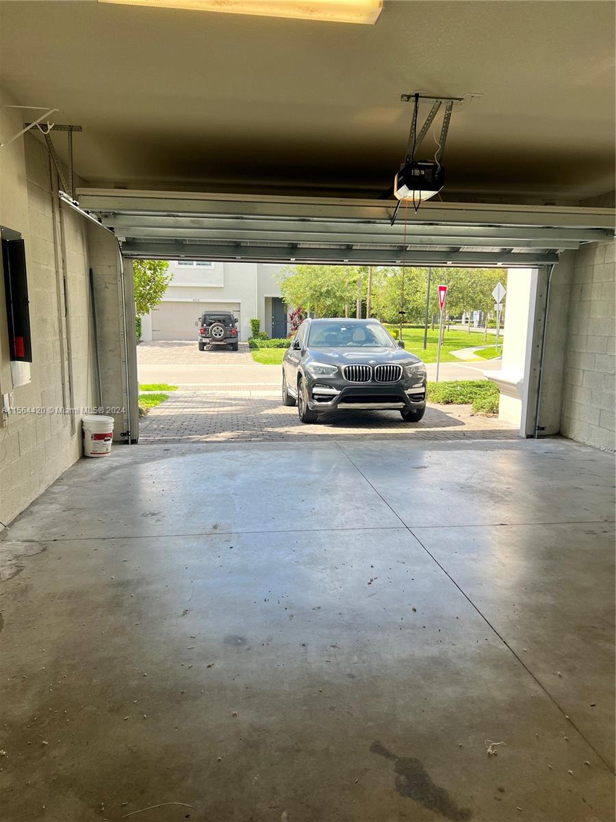 Hollywood, Florida 33021, 5 Bedrooms Bedrooms, ,3 BathroomsBathrooms,Residentiallease,For Rent,A11564420