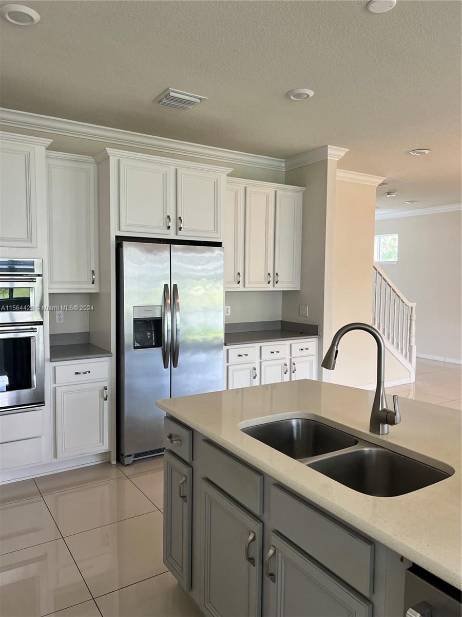 Hollywood, Florida 33021, 5 Bedrooms Bedrooms, ,3 BathroomsBathrooms,Residentiallease,For Rent,A11564420