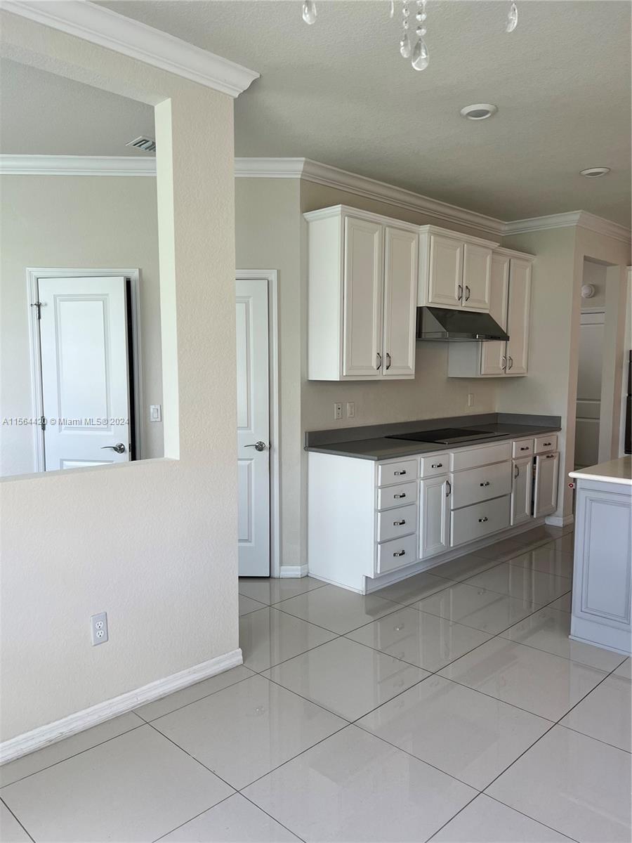 Hollywood, Florida 33021, 5 Bedrooms Bedrooms, ,3 BathroomsBathrooms,Residentiallease,For Rent,A11564420