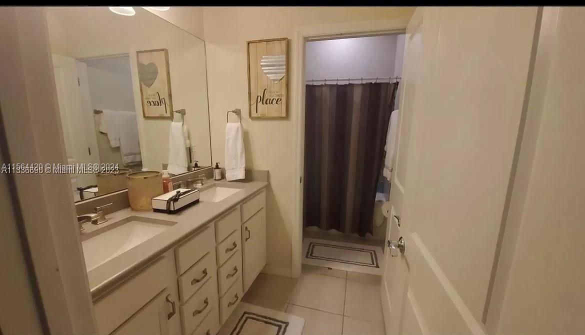 Hollywood, Florida 33021, 5 Bedrooms Bedrooms, ,3 BathroomsBathrooms,Residentiallease,For Rent,A11564420