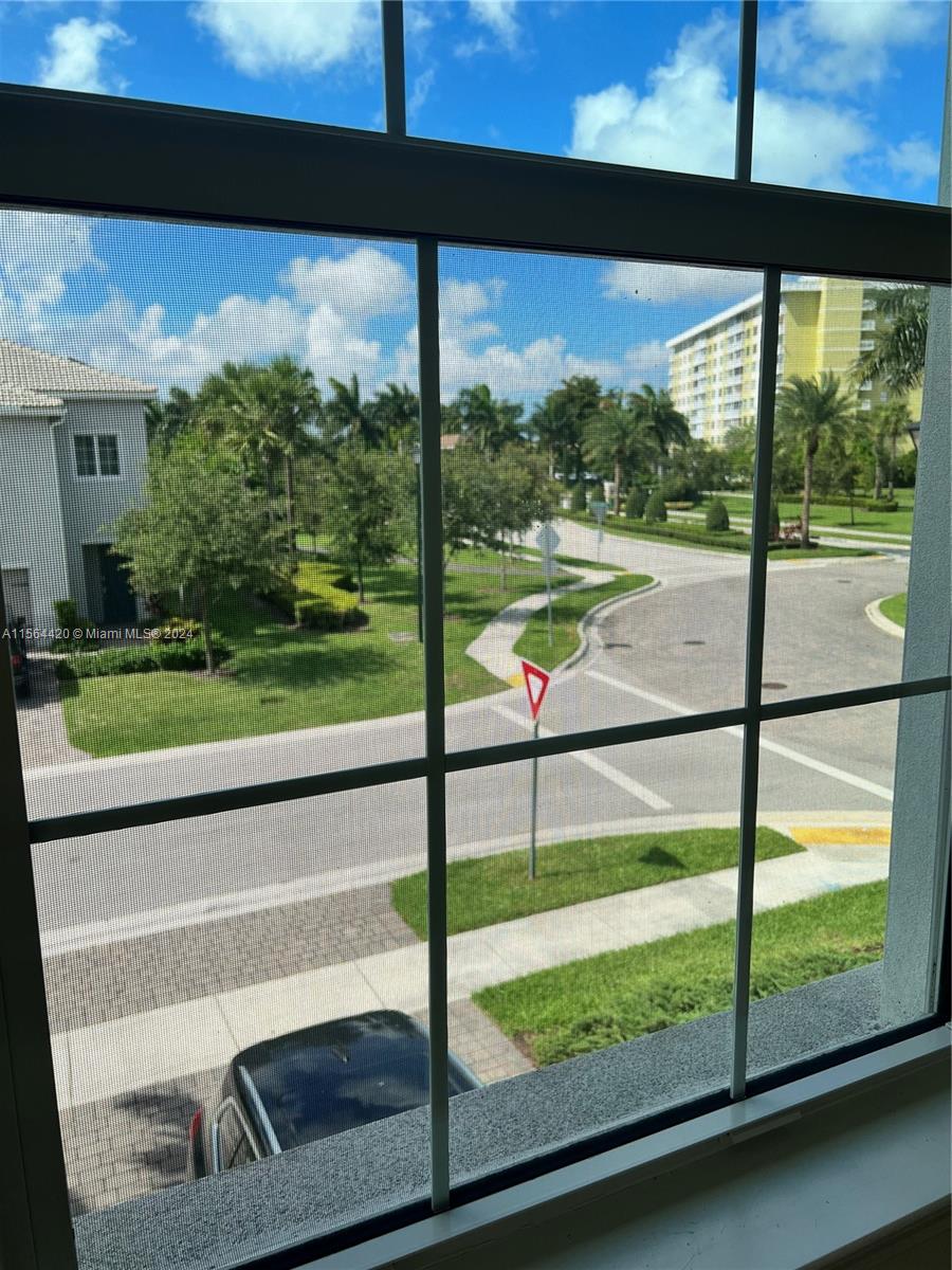 Hollywood, Florida 33021, 5 Bedrooms Bedrooms, ,3 BathroomsBathrooms,Residentiallease,For Rent,A11564420