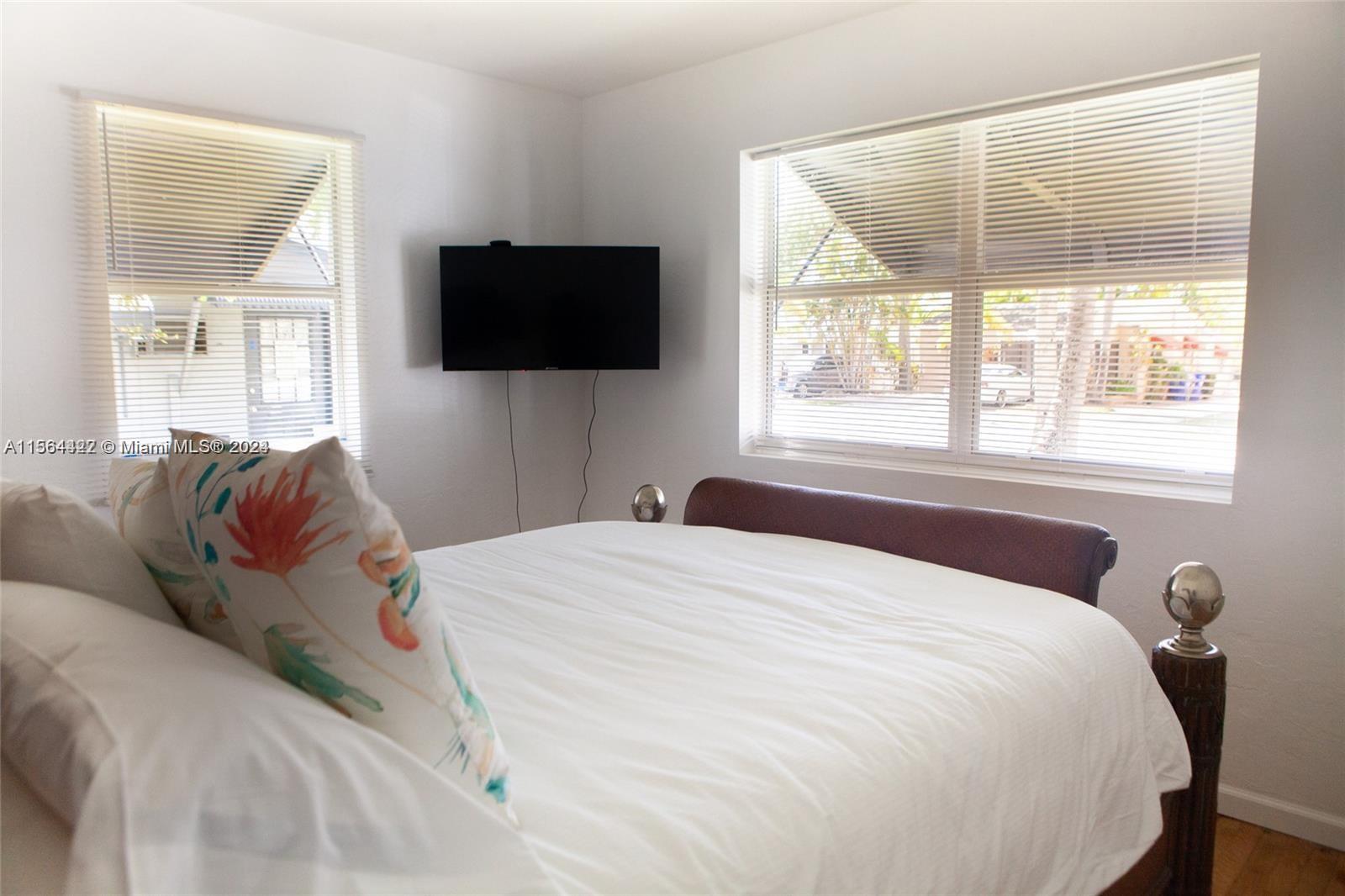 1821 Harding St, Hollywood, Florida 33020, 3 Bedrooms Bedrooms, ,2 BathroomsBathrooms,Residentiallease,For Rent,1821 Harding St,A11564422