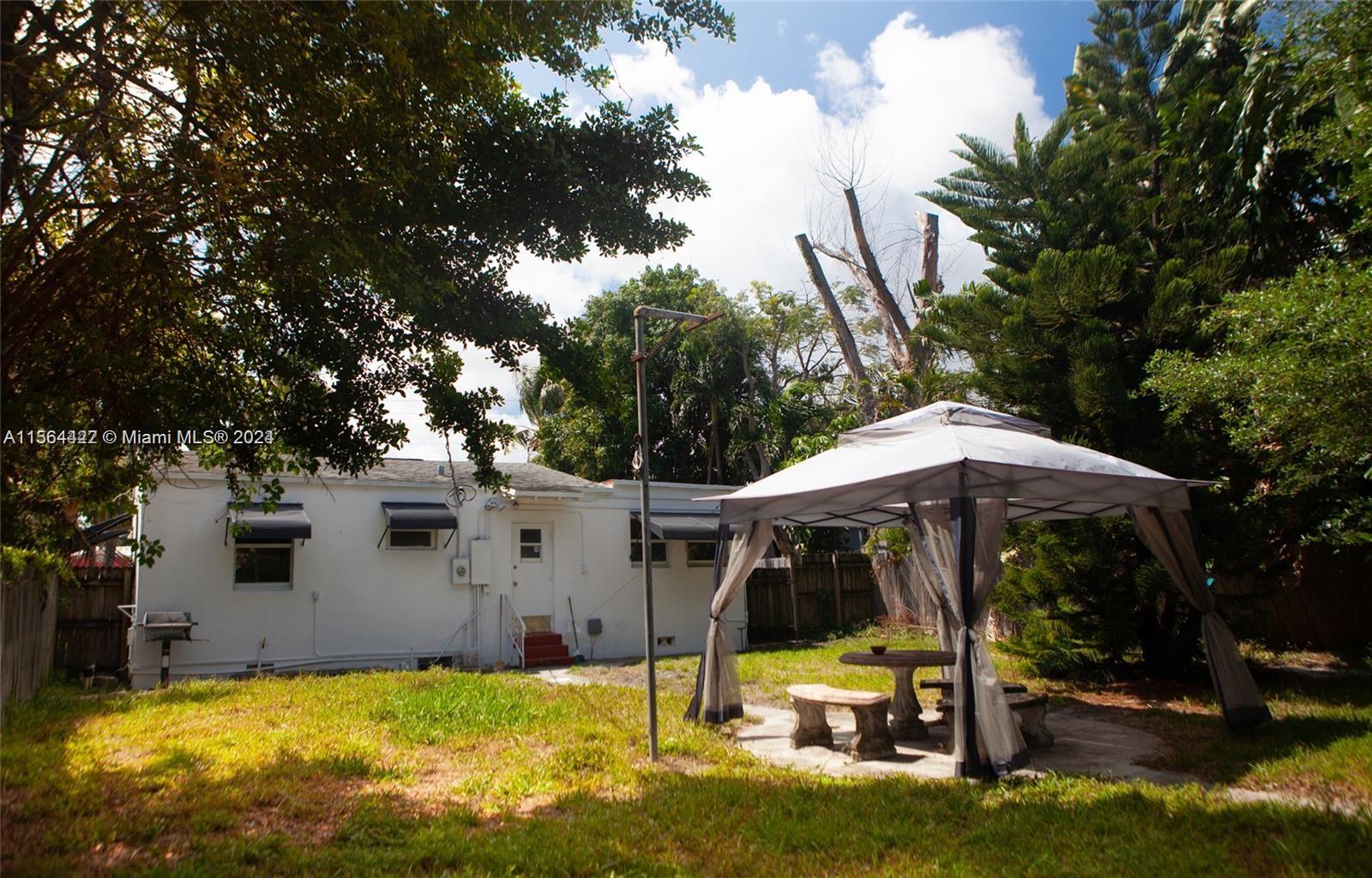 1821 Harding St, Hollywood, Florida 33020, 3 Bedrooms Bedrooms, ,2 BathroomsBathrooms,Residentiallease,For Rent,1821 Harding St,A11564422