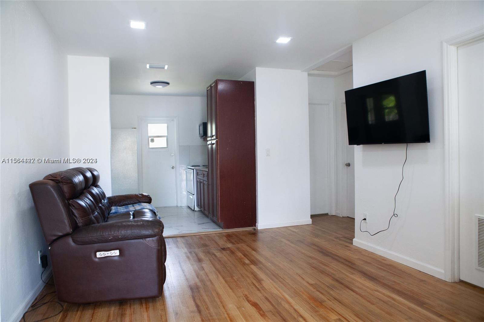 1821 Harding St, Hollywood, Florida 33020, 3 Bedrooms Bedrooms, ,2 BathroomsBathrooms,Residentiallease,For Rent,1821 Harding St,A11564422