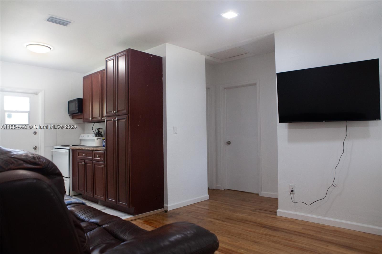 1821 Harding St, Hollywood, Florida 33020, 3 Bedrooms Bedrooms, ,2 BathroomsBathrooms,Residentiallease,For Rent,1821 Harding St,A11564422