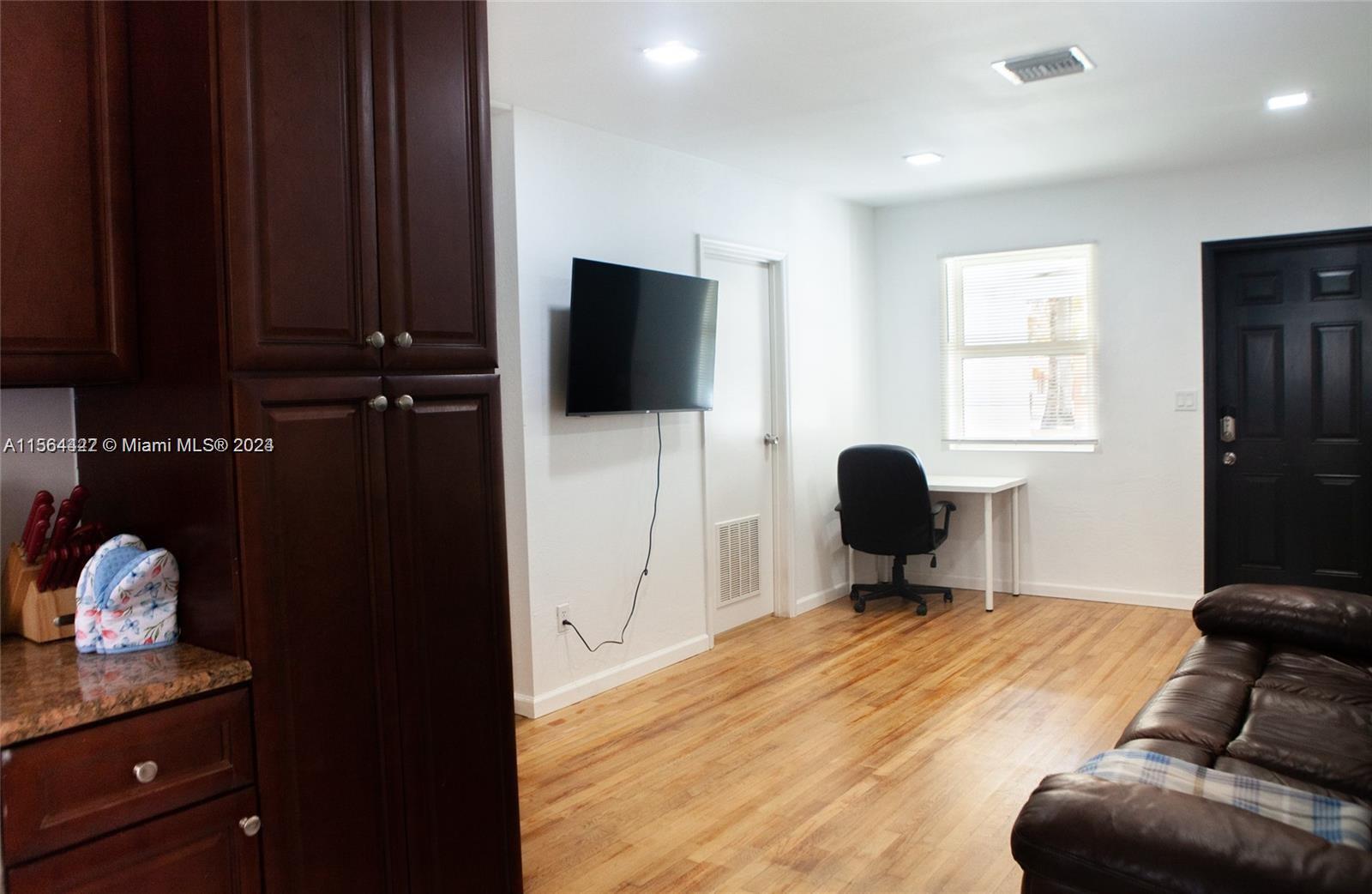 1821 Harding St, Hollywood, Florida 33020, 3 Bedrooms Bedrooms, ,2 BathroomsBathrooms,Residentiallease,For Rent,1821 Harding St,A11564422