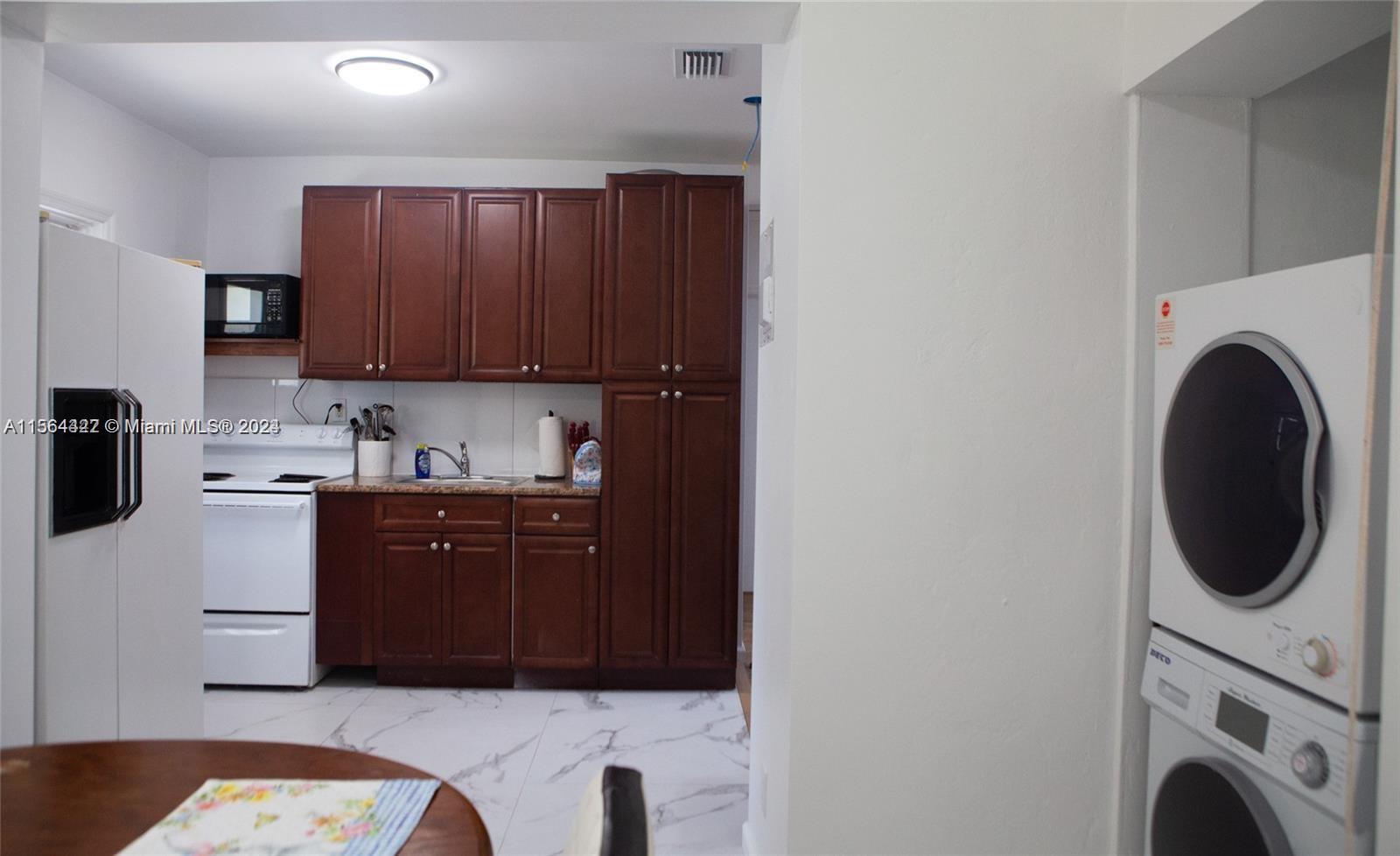 1821 Harding St, Hollywood, Florida 33020, 3 Bedrooms Bedrooms, ,2 BathroomsBathrooms,Residentiallease,For Rent,1821 Harding St,A11564422