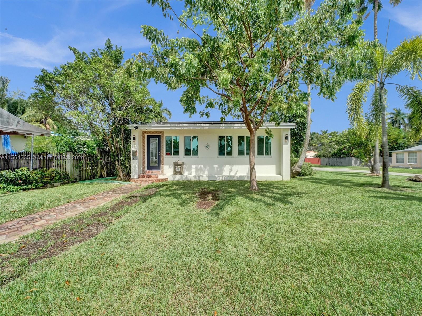 1607 Moffett St, Hollywood, Florida 33020, 3 Bedrooms Bedrooms, ,2 BathroomsBathrooms,Residential,For Sale,1607 Moffett St,A11564335