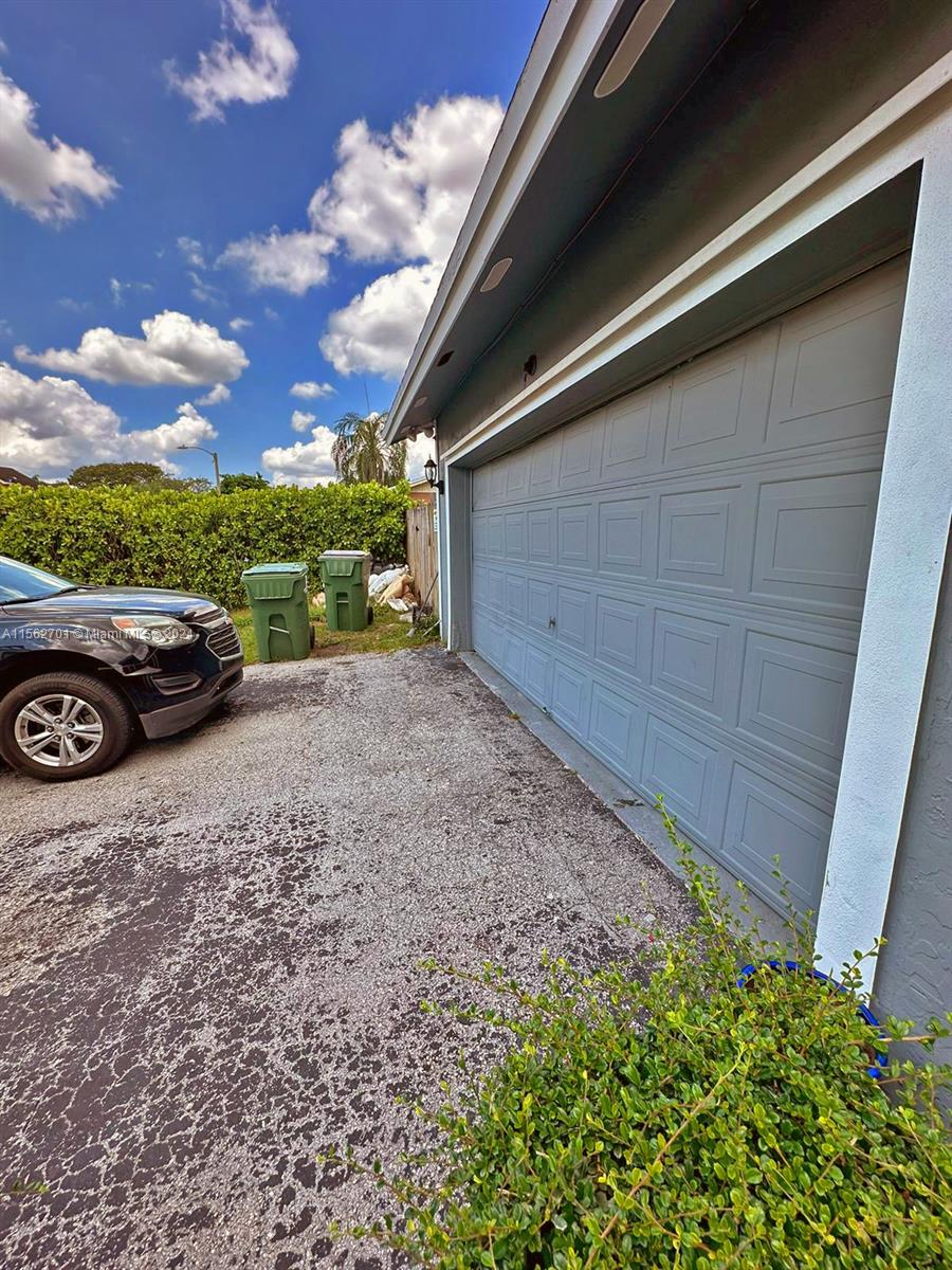 1651 S Goldeneye Ln, Homestead, Florida 33035, 5 Bedrooms Bedrooms, ,2 BathroomsBathrooms,Residential,For Sale,1651 S Goldeneye Ln,A11562701