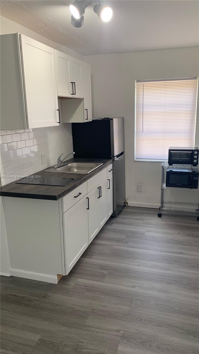 2123 Wilson E, Hollywood, Florida 33020, ,1 BathroomBathrooms,Residentiallease,For Rent,2123 Wilson E,A11564393