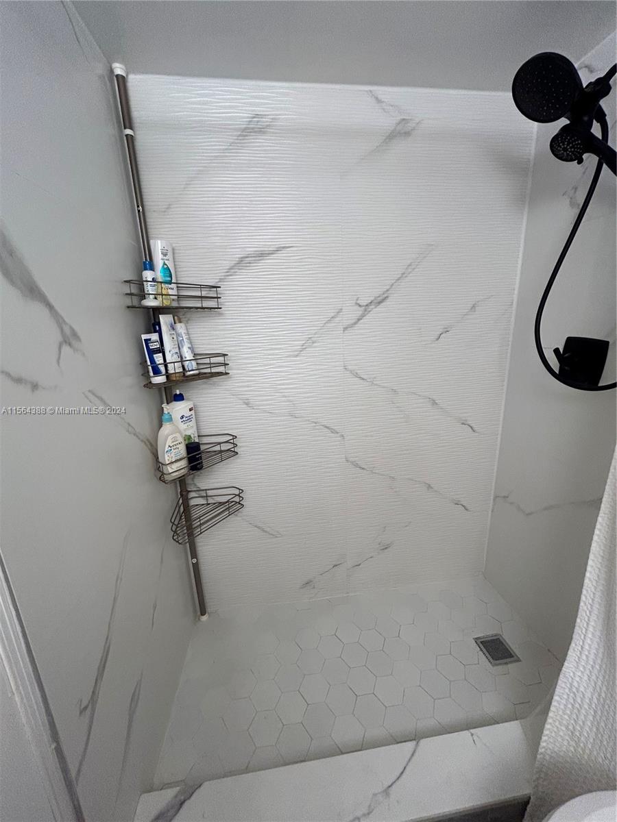 18111 NW 68th Ave G102, Hialeah, Florida 33015, 2 Bedrooms Bedrooms, ,2 BathroomsBathrooms,Residential,For Sale,18111 NW 68th Ave G102,A11564388