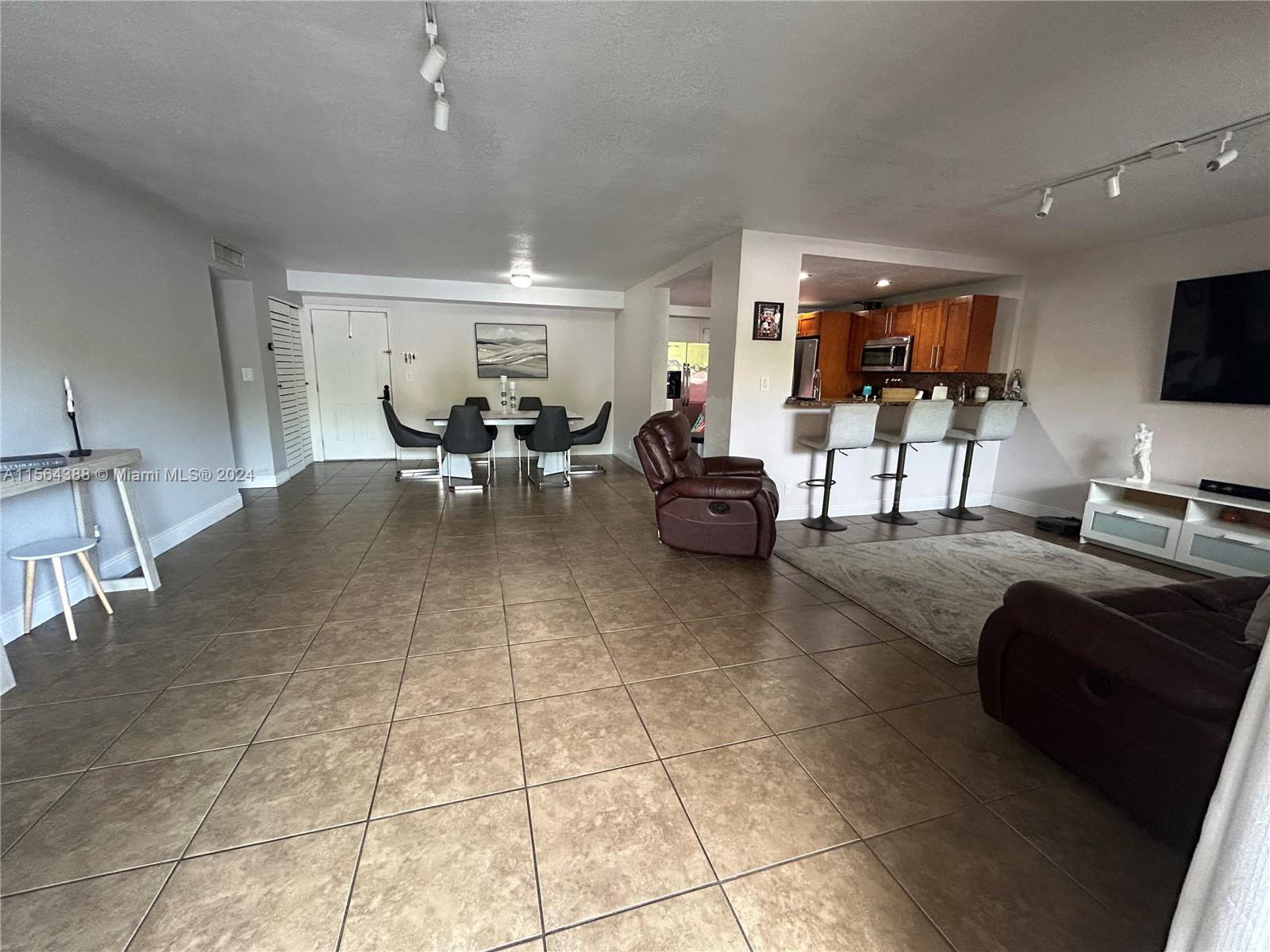 18111 NW 68th Ave G102, Hialeah, Florida 33015, 2 Bedrooms Bedrooms, ,2 BathroomsBathrooms,Residential,For Sale,18111 NW 68th Ave G102,A11564388